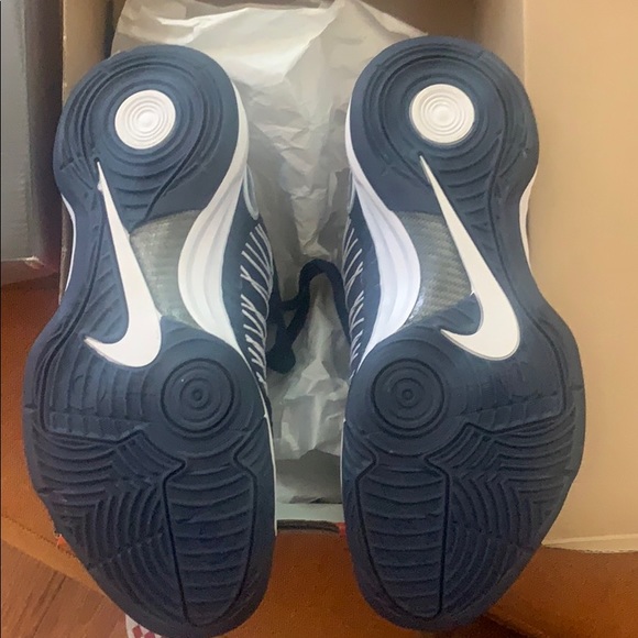 Nike Hyperdunks - Picture 2 of 3